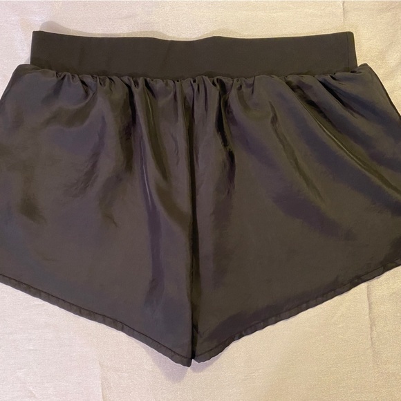 NWOT Victoria Sport Running Shorts Black Ladies Med - Picture 4 of 8